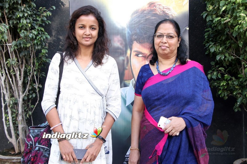 'Nenjil Thunivirundhal' Grand premiere show