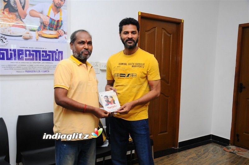 Ondikkatta Team Meet Vishal and Prabhu Deva