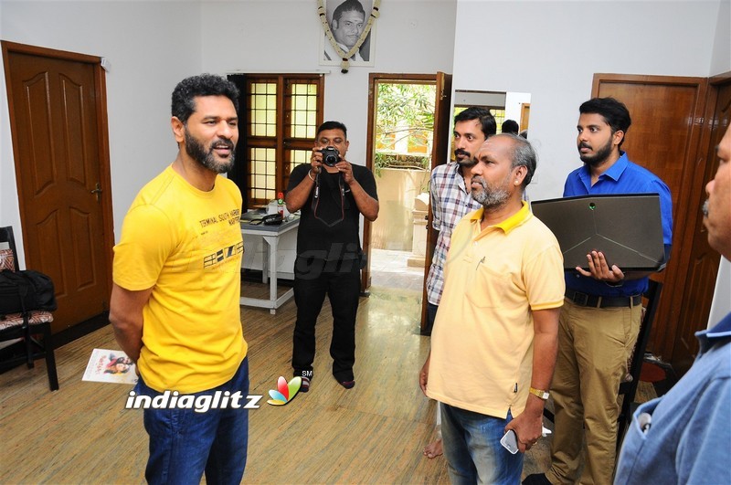 Ondikkatta Team Meet Vishal and Prabhu Deva