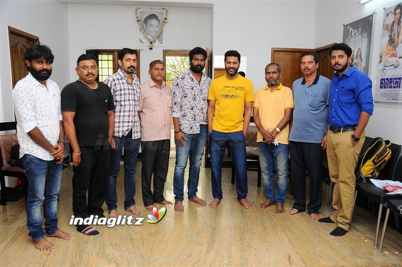 Ondikkatta Team Meet Vishal and Prabhu Deva