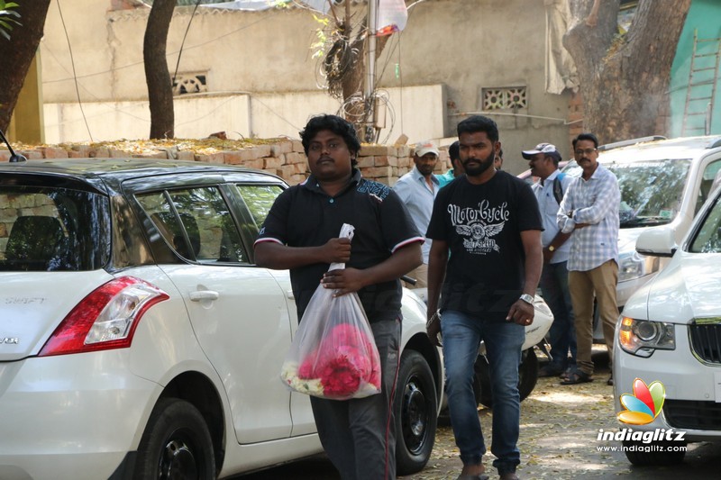 Celebs pay their last respects to 'Pattiyal' Sekhar