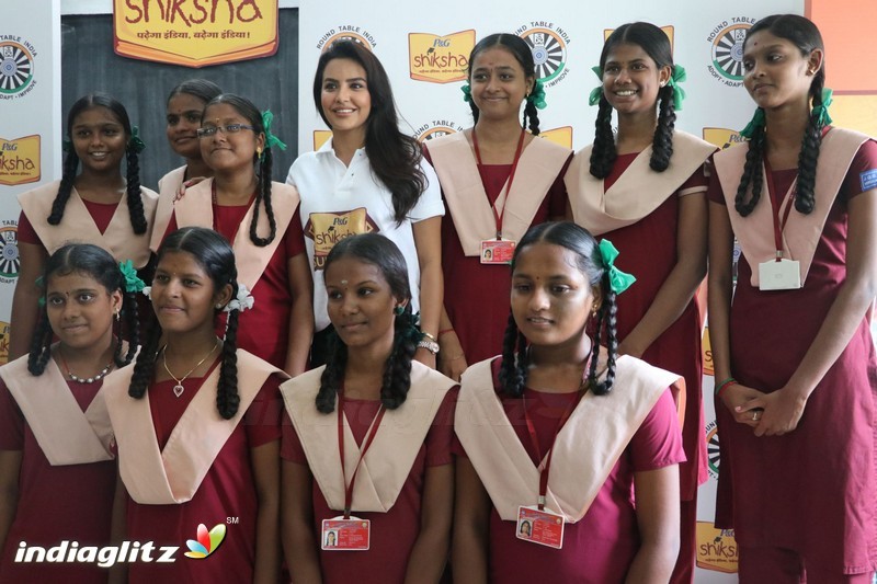 Actress Priya Anand and tha Students of Shiksha Movement Event