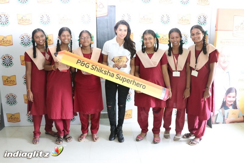 Actress Priya Anand and tha Students of Shiksha Movement Event