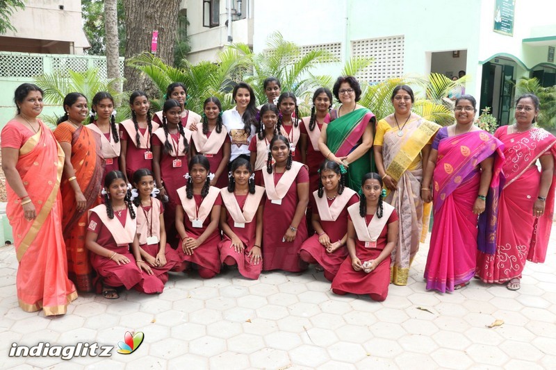 Actress Priya Anand and tha Students of Shiksha Movement Event