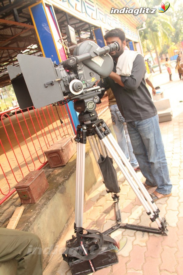 'Puli Vesham' On Location