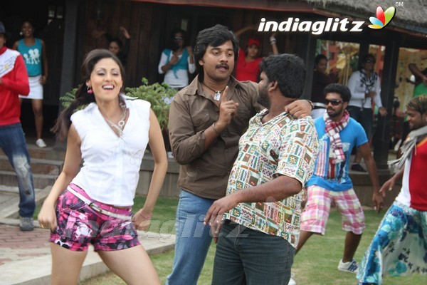 'Puli Vesham' On Location