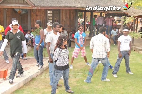 'Puli Vesham' On Location