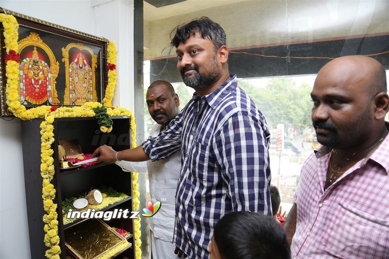 Actor Raghava Lawrence Inaugurated Flamingo Tour & Travels