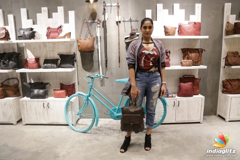 Regina Cassandra Launches 'KOMPANERO' SS' 18 Vintage Leather Accessories