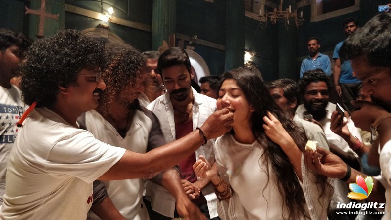 Sai Pallavi and Vinoth (Adithangi) Birthday Celebration at Maari 2 Shooting Spot