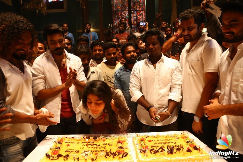 Sai Pallavi and Vinoth (Adithangi) Birthday Celebration at Maari 2 Shooting Spot