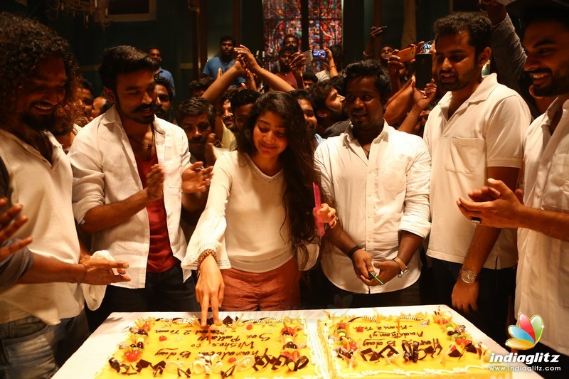 Sai Pallavi and Vinoth (Adithangi) Birthday Celebration at Maari 2 Shooting Spot