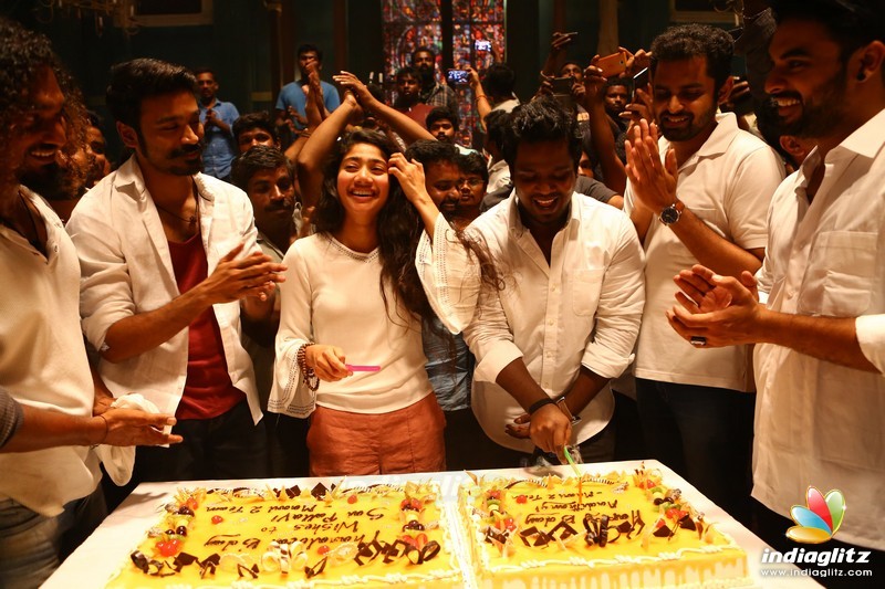 Sai Pallavi and Vinoth (Adithangi) Birthday Celebration at Maari 2 Shooting Spot