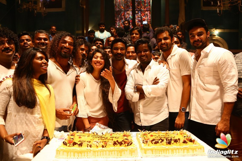 Sai Pallavi and Vinoth (Adithangi) Birthday Celebration at Maari 2 Shooting Spot