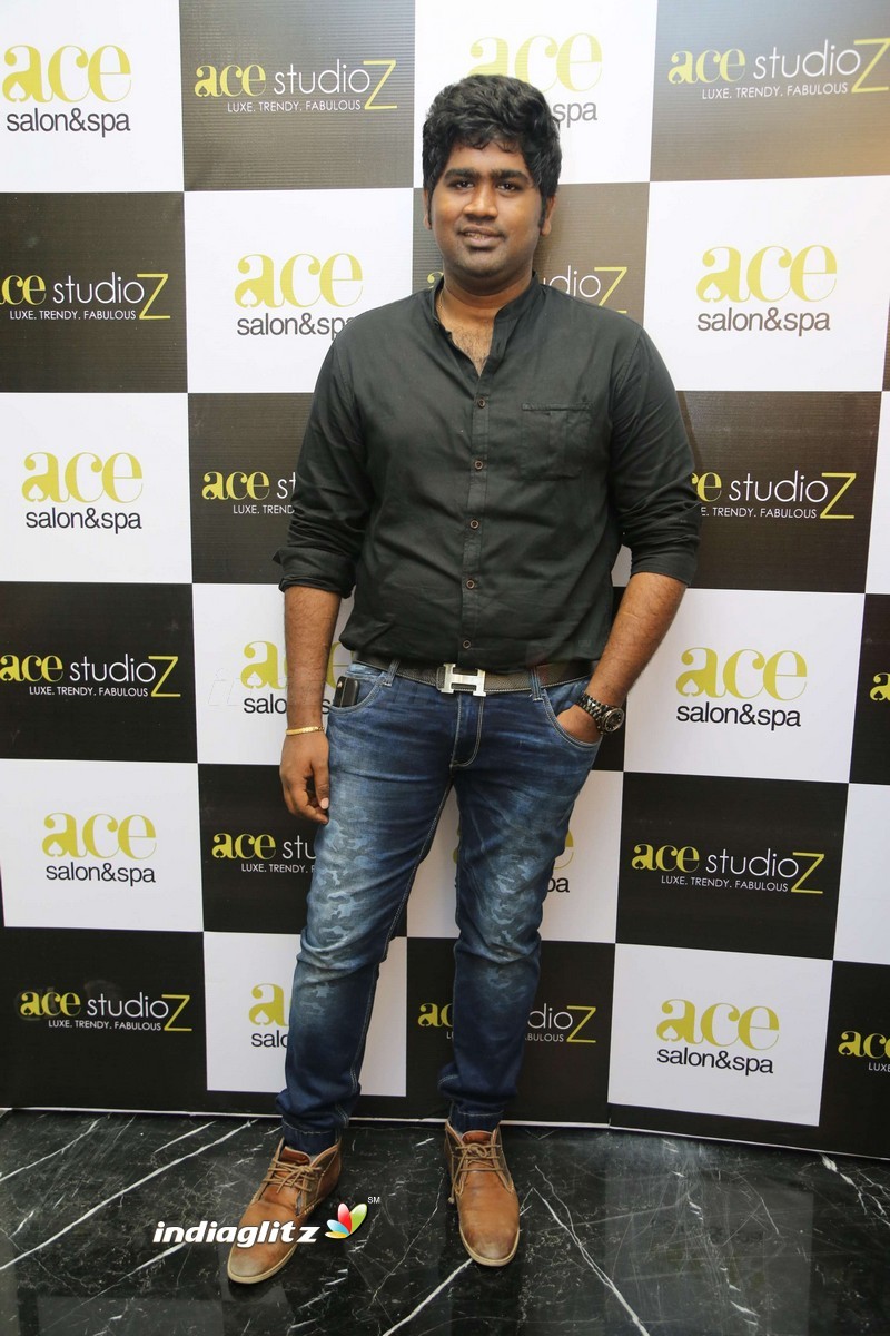 Actress Sakshi Agarwal Inaugurates Ace Studioz Salon & Spa