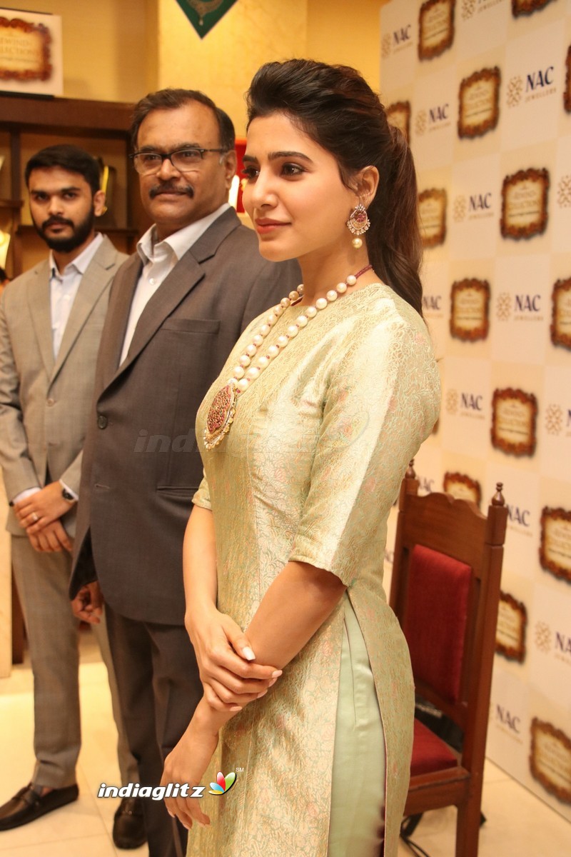 Samantha at Launch of NAC Jewelles Antique Exhibition