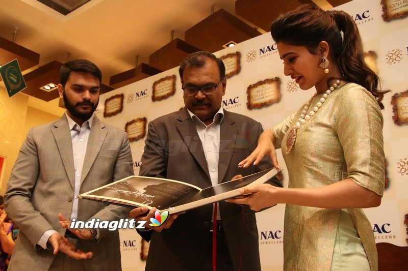 Samantha at Launch of NAC Jewelles Antique Exhibition