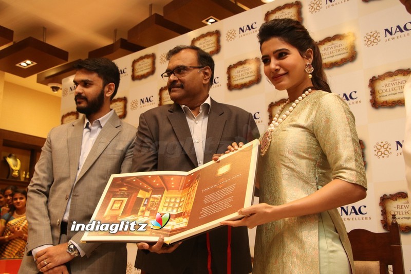 Samantha at Launch of NAC Jewelles Antique Exhibition