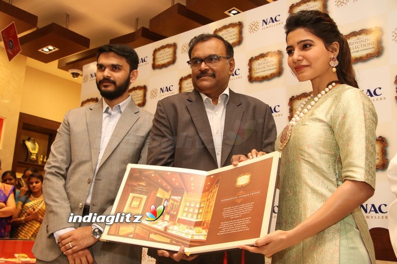 Samantha at Launch of NAC Jewelles Antique Exhibition