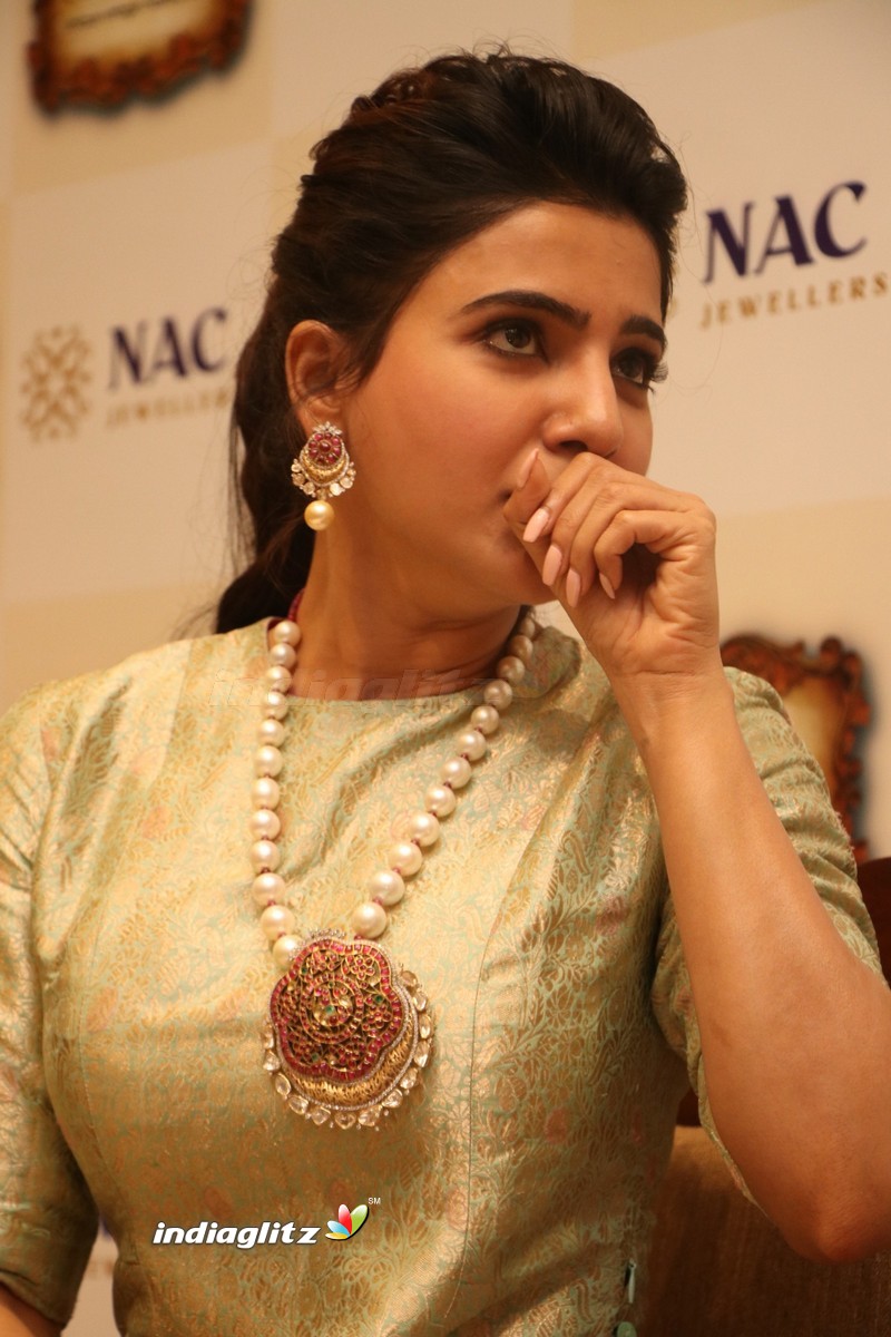 Samantha at Launch of NAC Jewelles Antique Exhibition