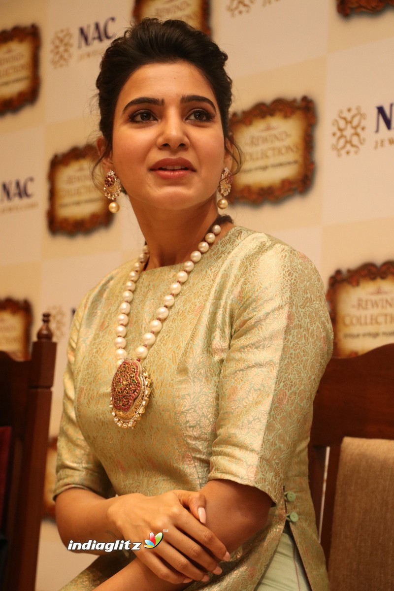 Samantha at Launch of NAC Jewelles Antique Exhibition