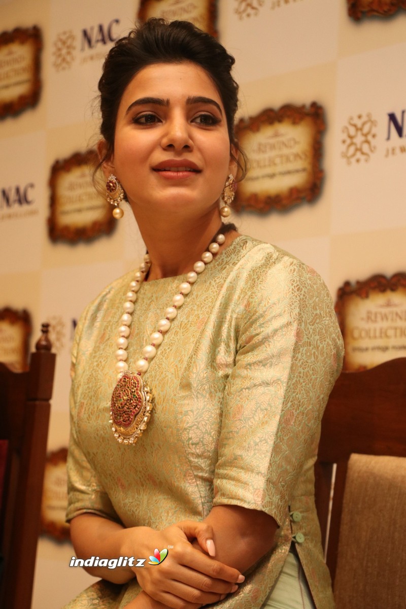 Samantha at Launch of NAC Jewelles Antique Exhibition