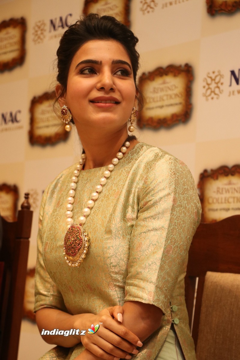 Samantha at Launch of NAC Jewelles Antique Exhibition