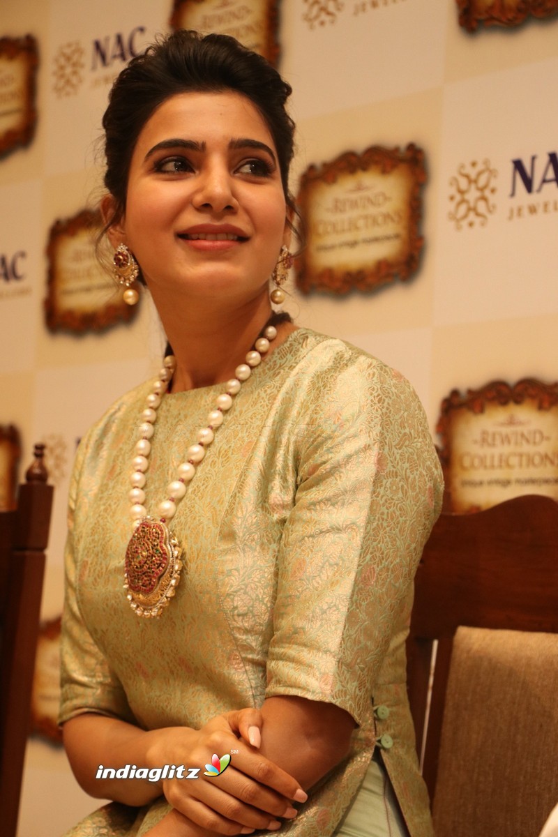 Samantha at Launch of NAC Jewelles Antique Exhibition