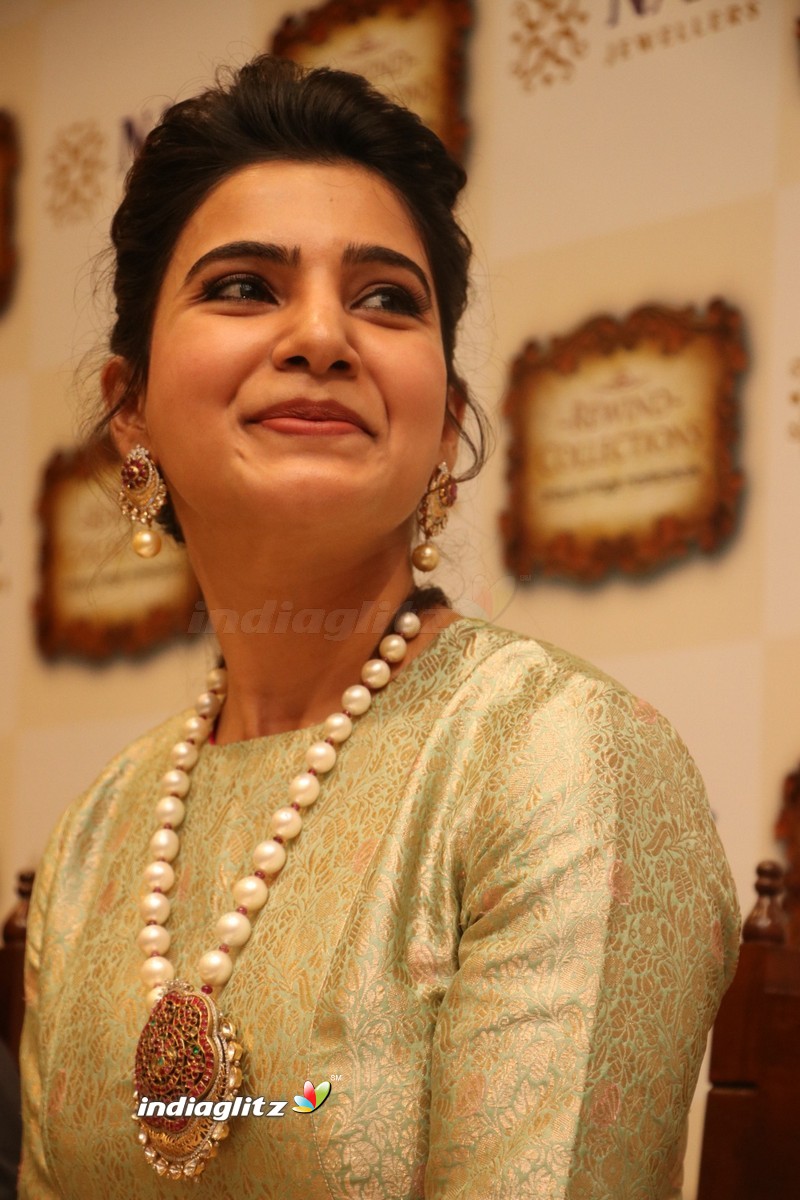 Samantha at Launch of NAC Jewelles Antique Exhibition