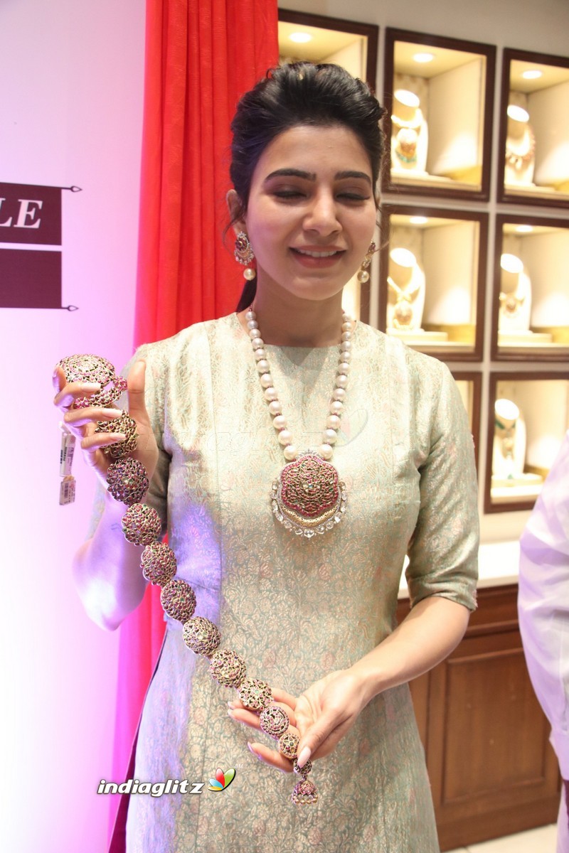 Samantha at Launch of NAC Jewelles Antique Exhibition