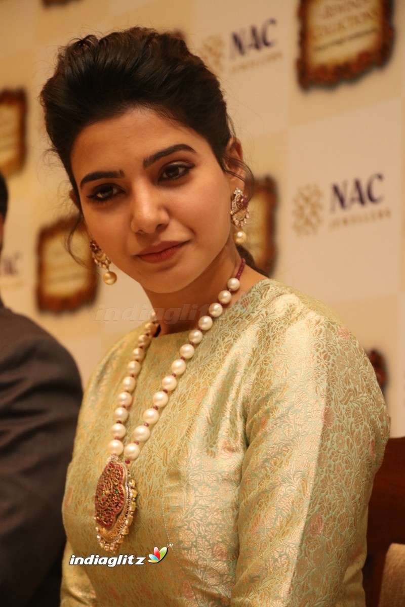 Samantha at Launch of NAC Jewelles Antique Exhibition