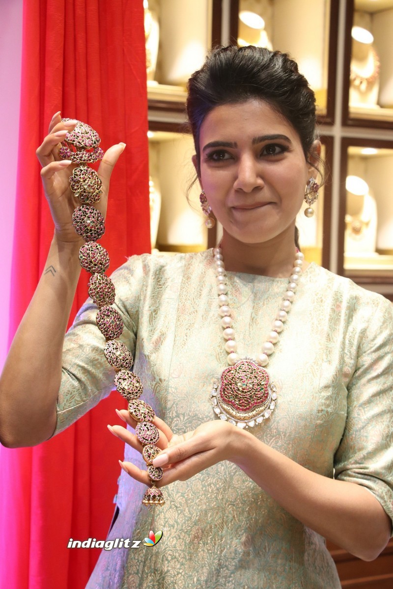 Samantha at Launch of NAC Jewelles Antique Exhibition