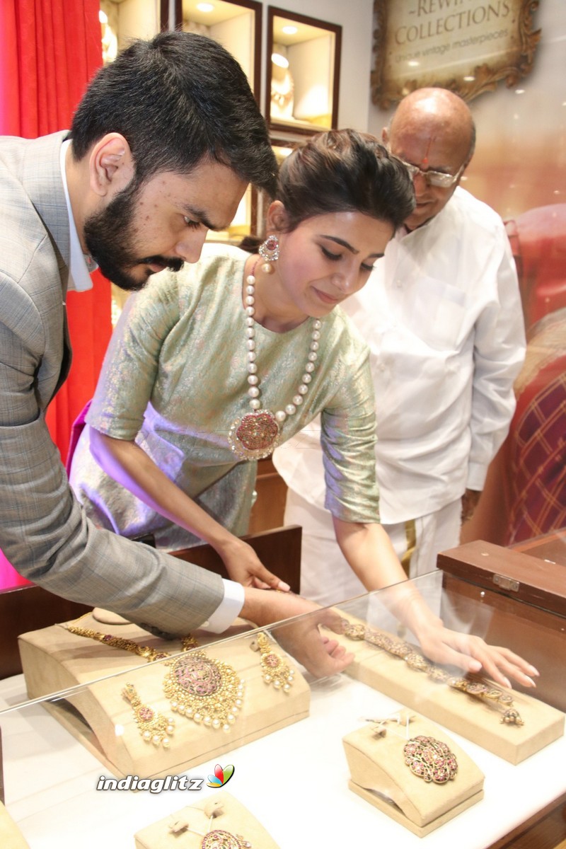 Samantha at Launch of NAC Jewelles Antique Exhibition