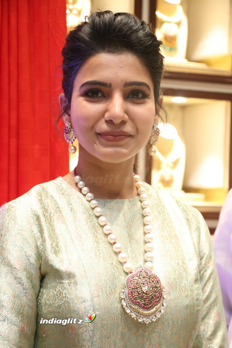 Samantha at Launch of NAC Jewelles Antique Exhibition