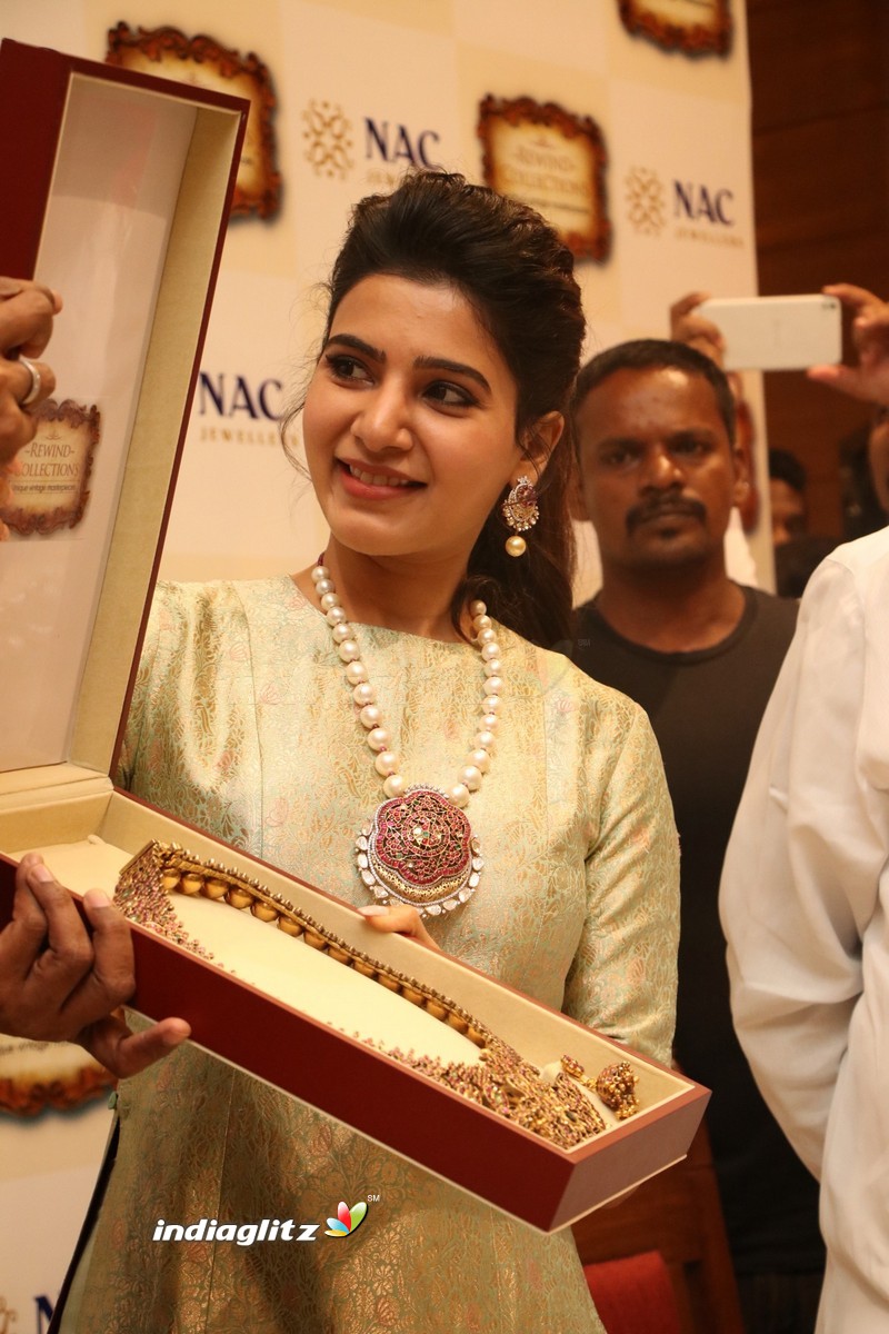 Samantha at Launch of NAC Jewelles Antique Exhibition