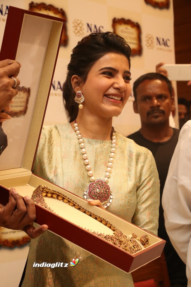 Samantha at Launch of NAC Jewelles Antique Exhibition