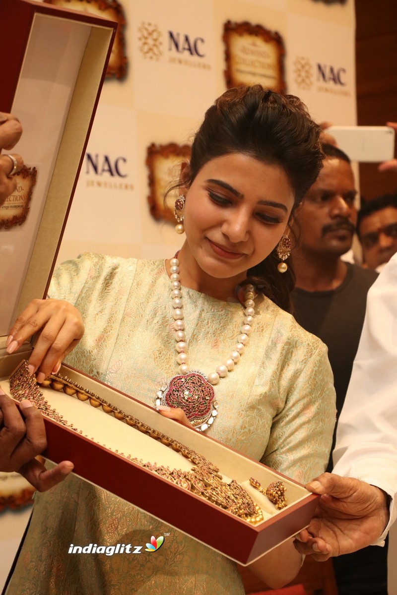 Samantha at Launch of NAC Jewelles Antique Exhibition