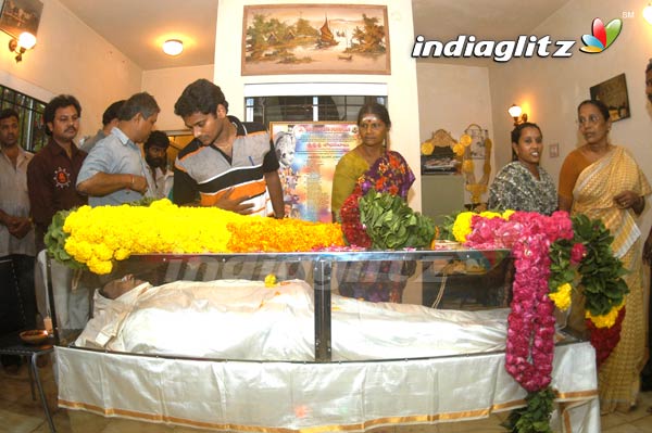 Cine World Pays Tribute To Shoban Babu