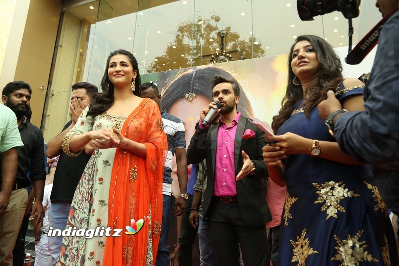 Shruti Haasan launches Neeru's the First Flagship Family Store in Chennai