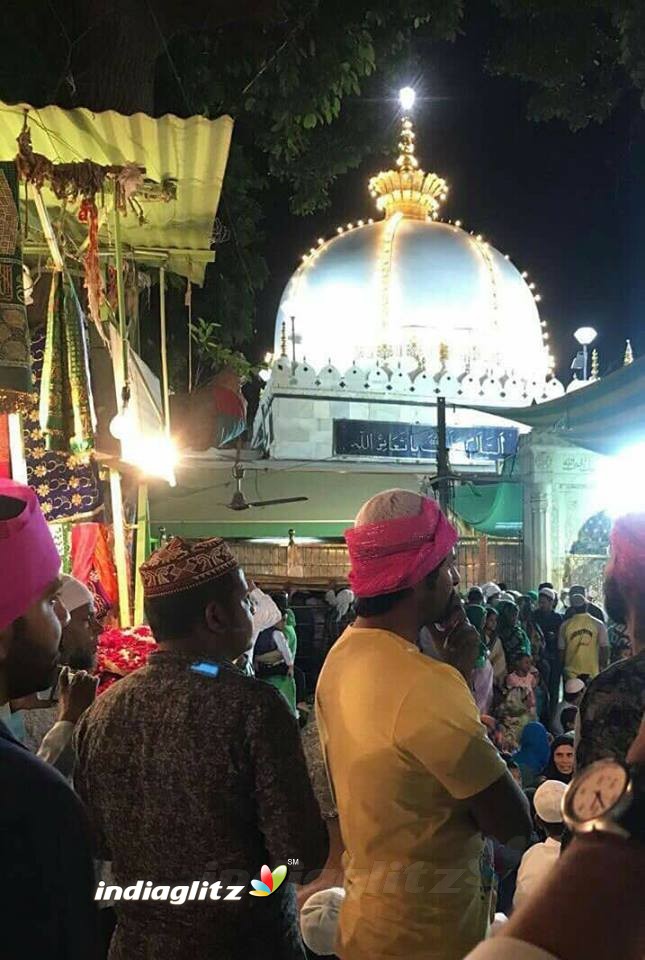 Sivakarthikeyan, Nayanthara and 'Velaikaaran' team at Ajmer Dargah, Rajasthan