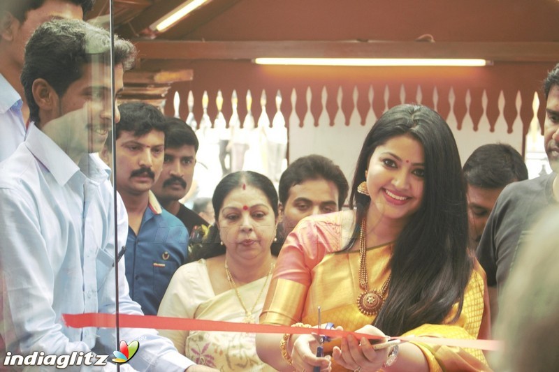 Kanchipuram VRK silks opening with actress Sneha in Coimbatore