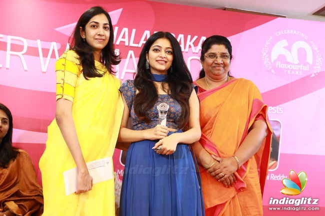 Janani Iyer at Thalappakatti Superwoman 2018 Award