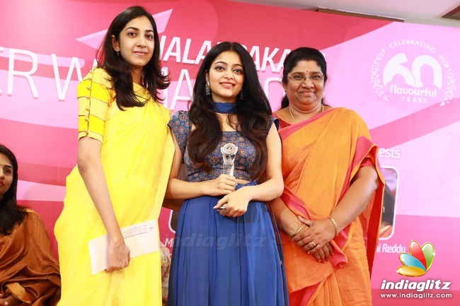 Janani Iyer at Thalappakatti Superwoman 2018 Award