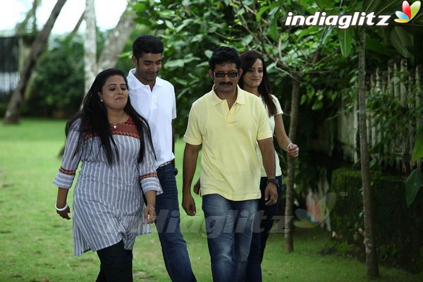 'Thottal Vidathu' On Location