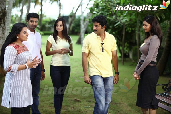 'Thottal Vidathu' On Location