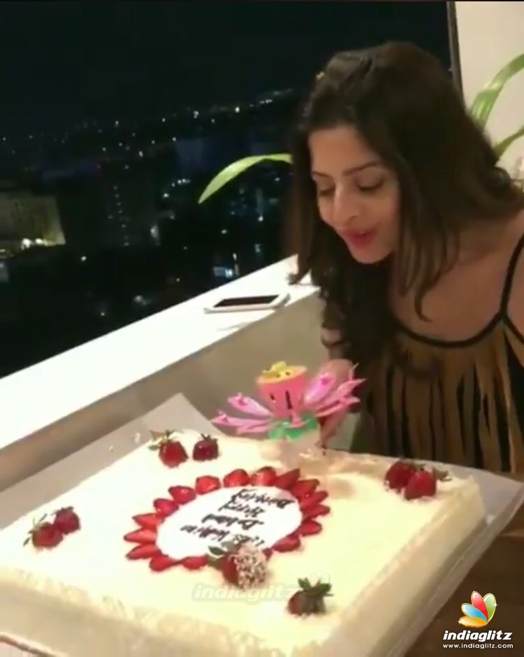 Vedhika Birthday Celebration at Kanchana 3 Shooting Spot