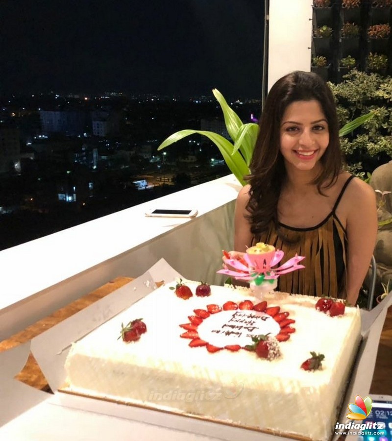 Vedhika Birthday Celebration at Kanchana 3 Shooting Spot