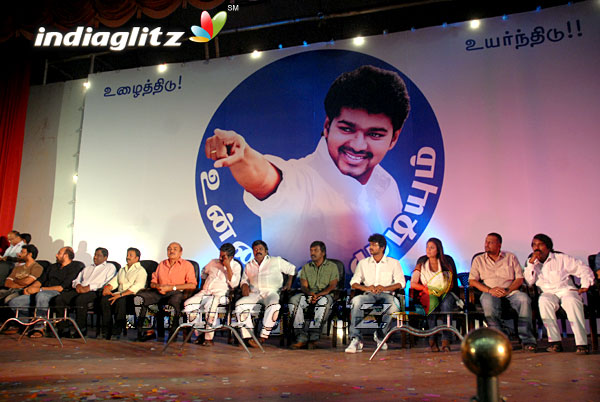 Vijay's Unveils Fan Club Flag