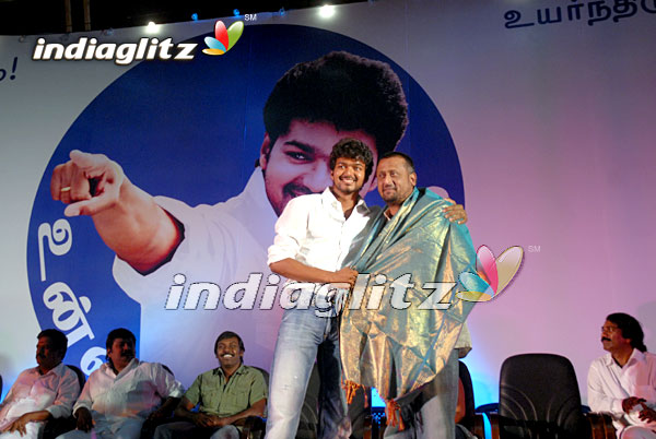 Vijay's Unveils Fan Club Flag