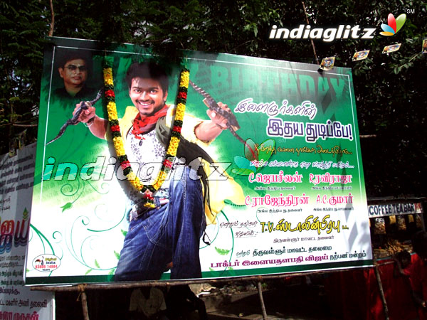 Vijay's Unveils Fan Club Flag